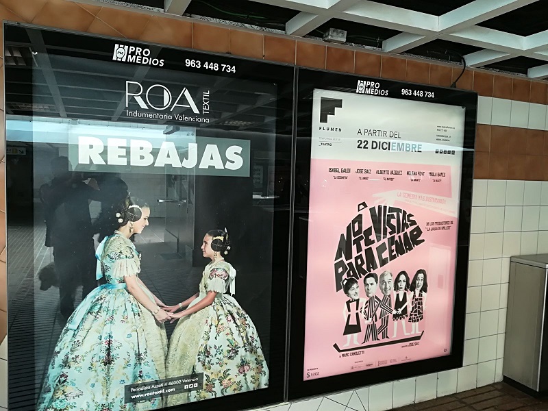 Publicidad en metro Valencia, publicidad exterior, ROA Indumentaria